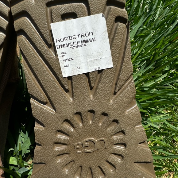 UGG🍂🍁Mini Classic II chestnut Size 11 women - Picture 13 of 13